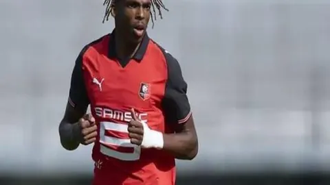 “高龄挑战在即，波尔教练力挺覃海洋与张雨霏：年龄不是问题”